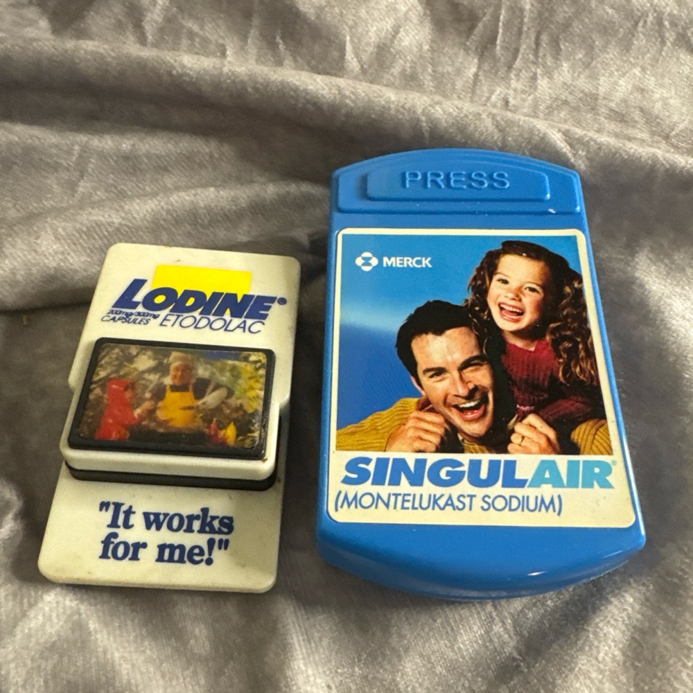 Pharmaceutical drug rep Blue Singulair and White Lodine magnet Klips lot